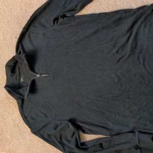 Gap black pull over